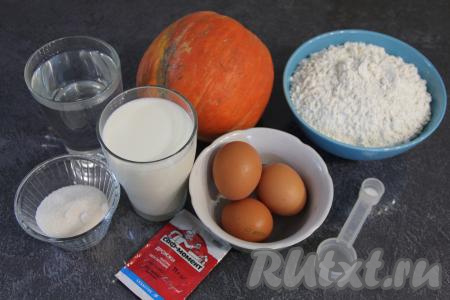 Подготовить продукты для приготовления блинов из тыквы на дрожжах.