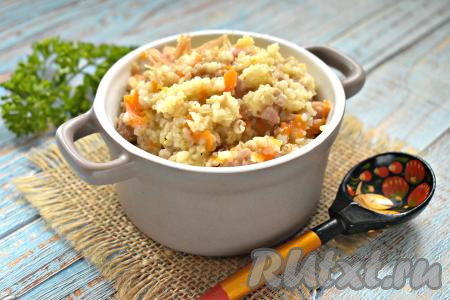 Ячневая каша, сваренная с тушёнкой, получилась и сытной, и аппетитной, и вкусной. Отличное повседневное блюдо, попробуйте!