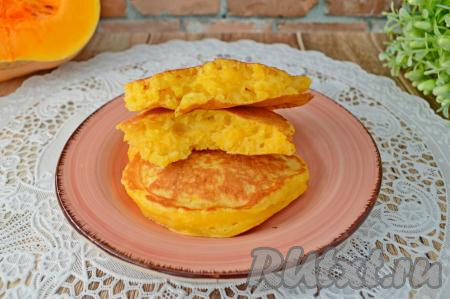 А вот как оладьи из тыквы с манкой на кефире выглядят в разломе.