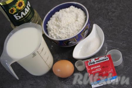 Подготовить продукты для приготовления толстых дрожжевых блинов на молоке.