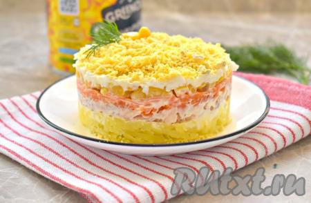 Салат "Мимоза" с кукурузой получился сочным и очень вкусным, обязательно приготовьте его к праздничному столу!