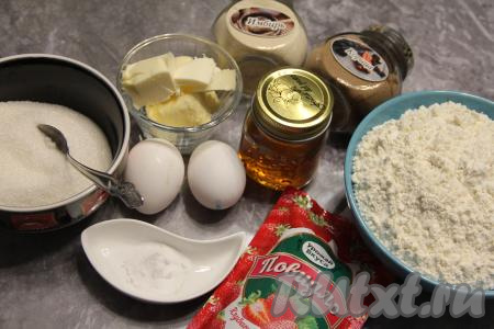 Подготовить продукты для приготовления тульских пряников с повидлом. Мёд лучше взять жидкий. Если мёд засахарился, тогда немного прогрейте его на водяной бане.