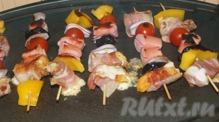 Сыр слегка расплавится, но это не страшно, а наоборот, придаст особенный вкус.