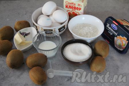 Подготовить продукты для приготовления бисквитного рулета  "Глаз дракона". Сливочное масло растопить, дать ему остыть до комнатной температуры.