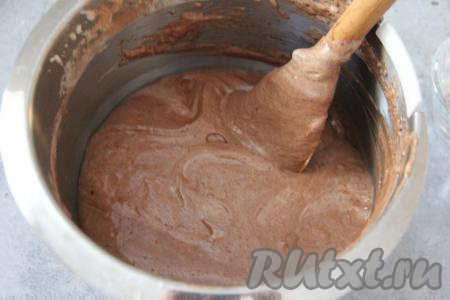 Тесто для бисквита должно получиться очень воздушным и нежным.