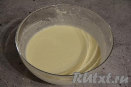 Тесто для блинов получится однородным и в меру густым.