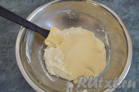 Всыпать манку.