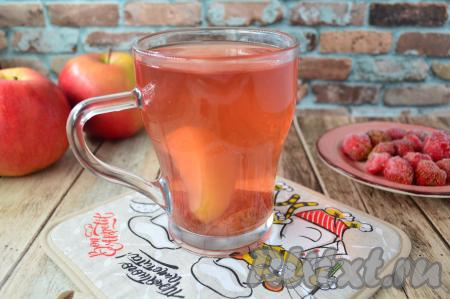 Компот из замороженной клубники и яблок