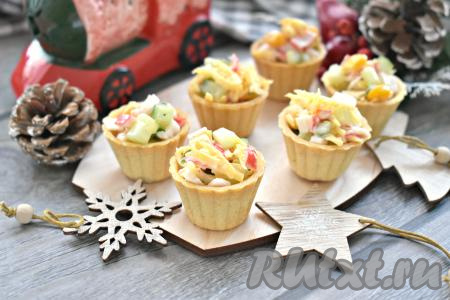 Закуска получилась аппетитной, сочной и вкусной. Тарталетки с крабовыми палочками и кукурузой великолепно смотрятся на праздничном столе!