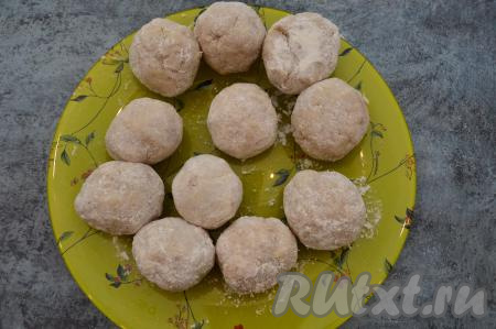 Всего у меня получилось 11 заготовок постных котлет из минтая, сформированных без добавления яиц.