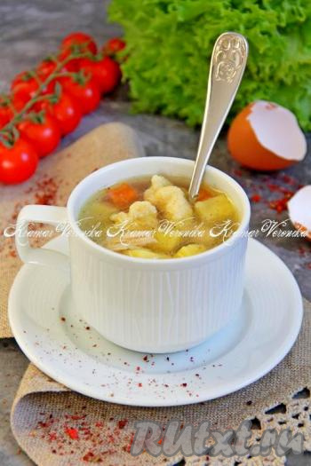 Вкусный, сытный суп с нежными клёцками разлить по тарелкам и подать к столу. Это первое блюдо, приготовленное без зажарки овощей, понравится всей семье!