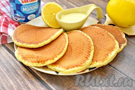 В этот раз воздушные, вкусные панкейки, приготовленные с добавлением лимона, я подала со сгущённым молоком. Эта выпечка очень нравится моим близким, поэтому я часто её готовлю.