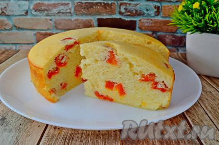 Этот нежнейший, в меру сладкий&nbsp;творожный&nbsp;манник, приготовленный на кефире, я&nbsp;предпочитаю подавать тёплым, хотя и полностью остывший он очень хорош на вкус. Посмотрите, какой у этого манника восхитительный разрез.