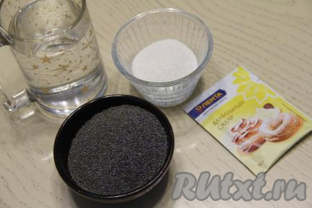 Для начала сварим маковую начинку.