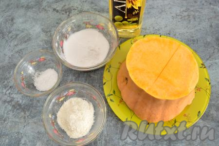 Подготовить продукты для приготовления тыквенных палочек в духовке.