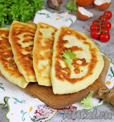 Очень вкусные, нежные чуду с картошкой подать к столу. Уверена, эти аппетитные лепёшки, жаренные на сковороде, понравятся многим!