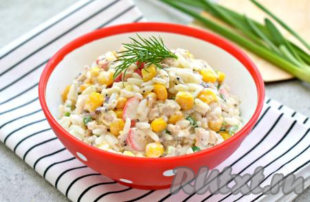 Салат с крабовыми палочками и рыбными консервами