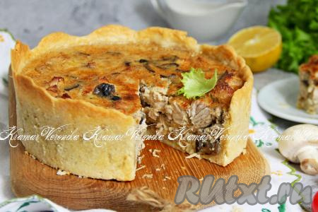 Киш с индейкой и грибами