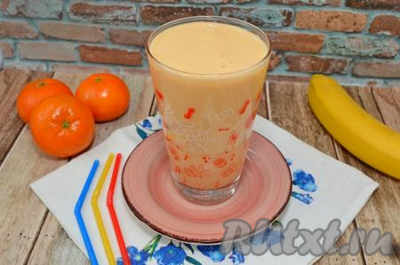 Разлить смузи из банана и мандаринов по чашкам и можно наслаждаться полезным, вкусным, аппетитным напитком. Всего у меня получилось 530 миллилитров смузи.