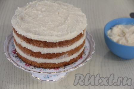 С готового тортика снять бортики.