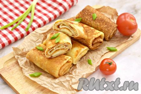 Вкусные, аппетитные, нежные блины с моцареллой подаём к столу горячими. 