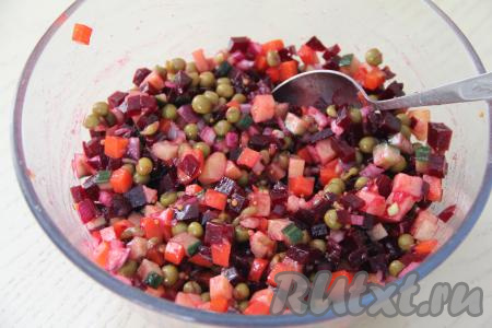 Перемешать винегрет и подать к столу.