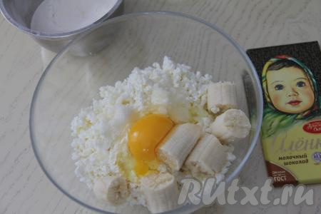 Вбить сырое яйцо.