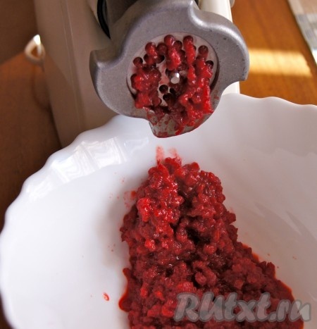 По желанию можно прокрутить икру через мясорубку, что я и сделала.