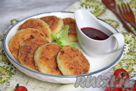 Нежные, аппетитные постные котлеты, приготовленные&nbsp; из риса и картошки, подать к столу в горячем виде, дополнив соусом или салатом из свежих овощей. Просто, сытно и вкусно, попробуйте!