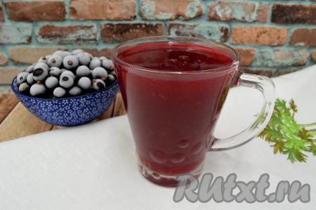 После остывания яркий, в меру густой, очень вкусный кисель, сваренный из замороженной чёрной смородины, разлить по чашкам и подать к столу. Уверена, этот красивый, умеренно сладкий напиток понравится и маленьким, и взрослым!