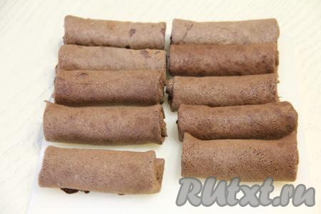 Вот такие шоколадные блинчики с творожной начинкой у нас получились.