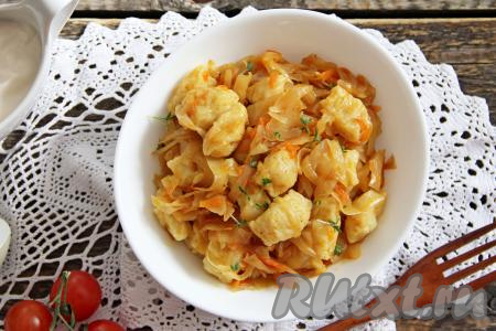 Тушёная капуста с галушками