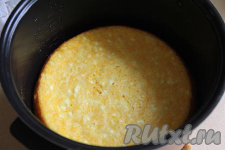 По истечении времени проверить готовность запеканки, если верх будет влажным, добавьте ещё время выпекания (я добавила ещё 20 минут).