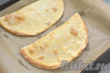 Отправляем тортильи с фаршем в духовку, разогретую до 180 градусов, на 15-20 минут. Тортильи должны подрумяниться.