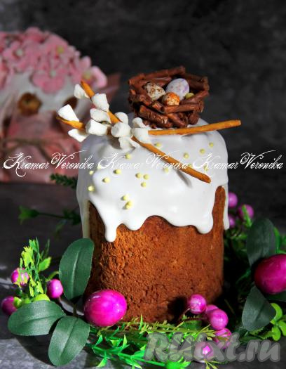 Вот такие красивые и очень вкусные куличи, замешанные на молоке и сметане получились. Отличная выпечка к пасхальному столу!