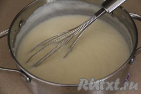 Перемешать заварной крем до однородности (масло должно полностью растаять).