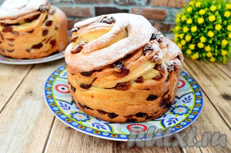 После остывания творожный кулич "Краффин", приготовленный без дрожжей, присыпать сахарной пудрой.