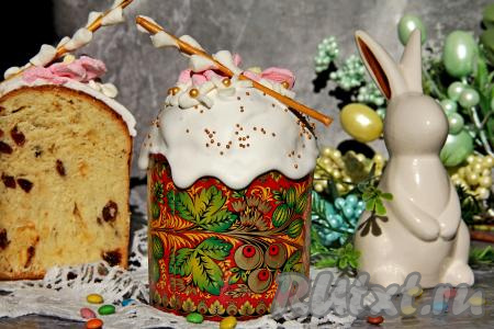 А вот как кулич, замешанный на растительном масле, выглядит в разрезе. Угощайтесь!