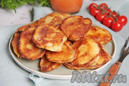 Жареное филе тилапии можно подавать к столу и в тёплом, и в остывшем виде.&nbsp;Благодаря кляру рыбка получается очень сочной и нежной.