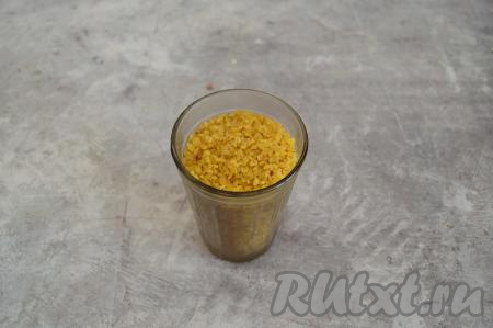 Отмерить булгур.