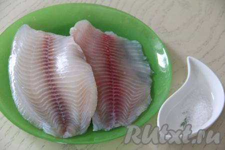 Подготовить продукты для приготовления тилапии на пару в мультиварке. Филе тилапии полностью разморозить при комнатной температуре.&nbsp;