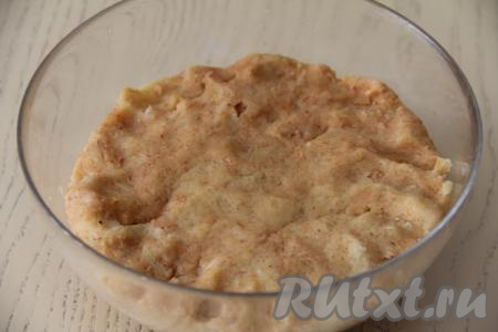 Хорошо вымесить картофельную массу.