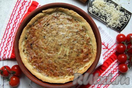 Готовый песочный пирог достать из духовки, слегка остудить.