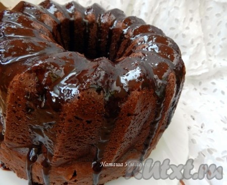 Шоколадный кекс с орехами