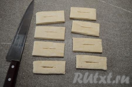 В середине каждого прямоугольника сделать надрез.