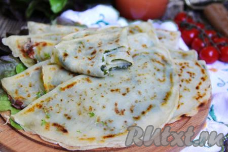 Нежные, вкусные, тонкие кутабы, приготовленные без раскатки теста, можно подавать к столу.