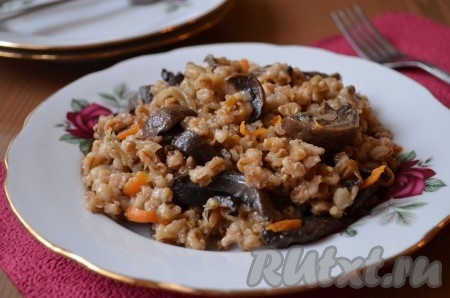 Плов из перловки с грибами