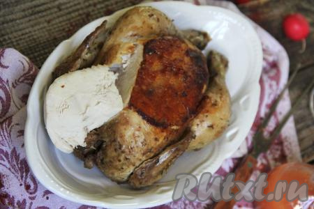 Мясо курицы, приготовленное по этому рецепту, получается очень сочным, вкусным, ароматным, к столу подаём его с гарниром или со свежими овощами.