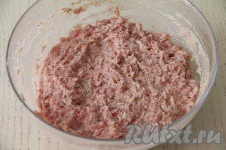 Тщательно вымесить фарш.