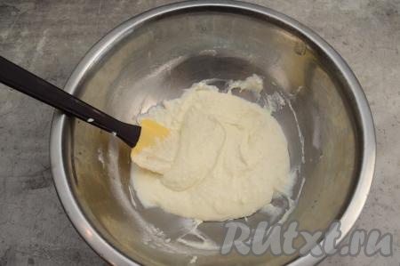 Творожная заливка должна напоминать в меру густую сметану.